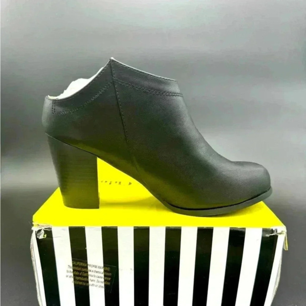 New In Box 🖤 Chase & Chloe Ankle Boots size 8 Chunky Heel Black Leather Boots